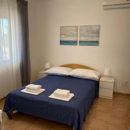 Bozena Jelusic * Pirovac