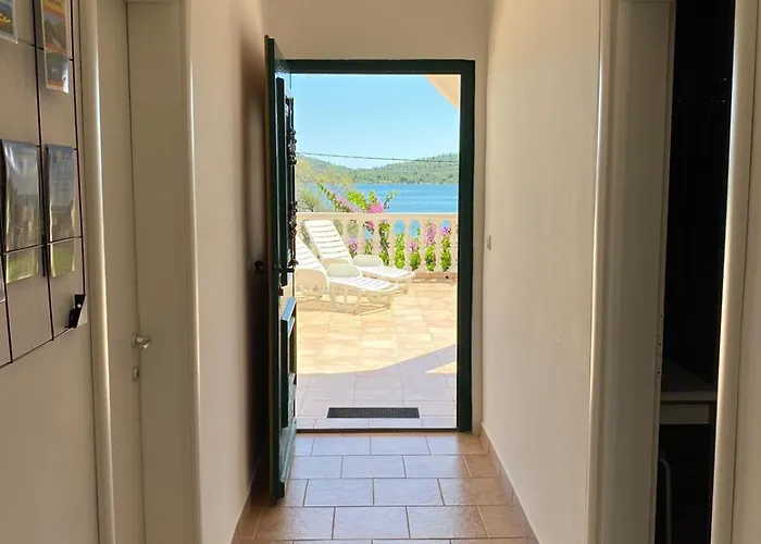 Bozena Jelusic * Pirovac